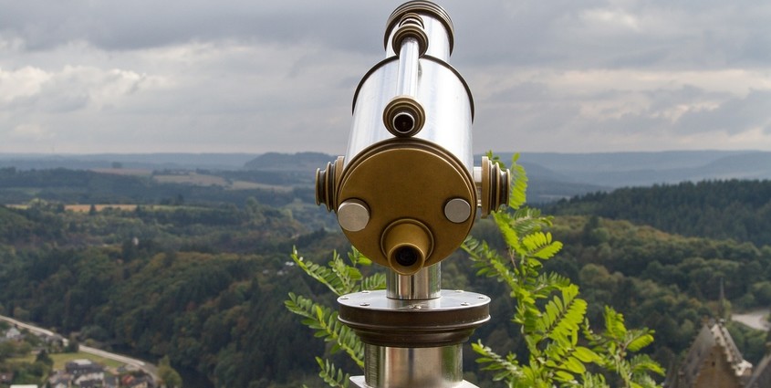 binoculars-2309225_1280