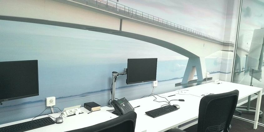 Twee nieuwe collega's over de brug